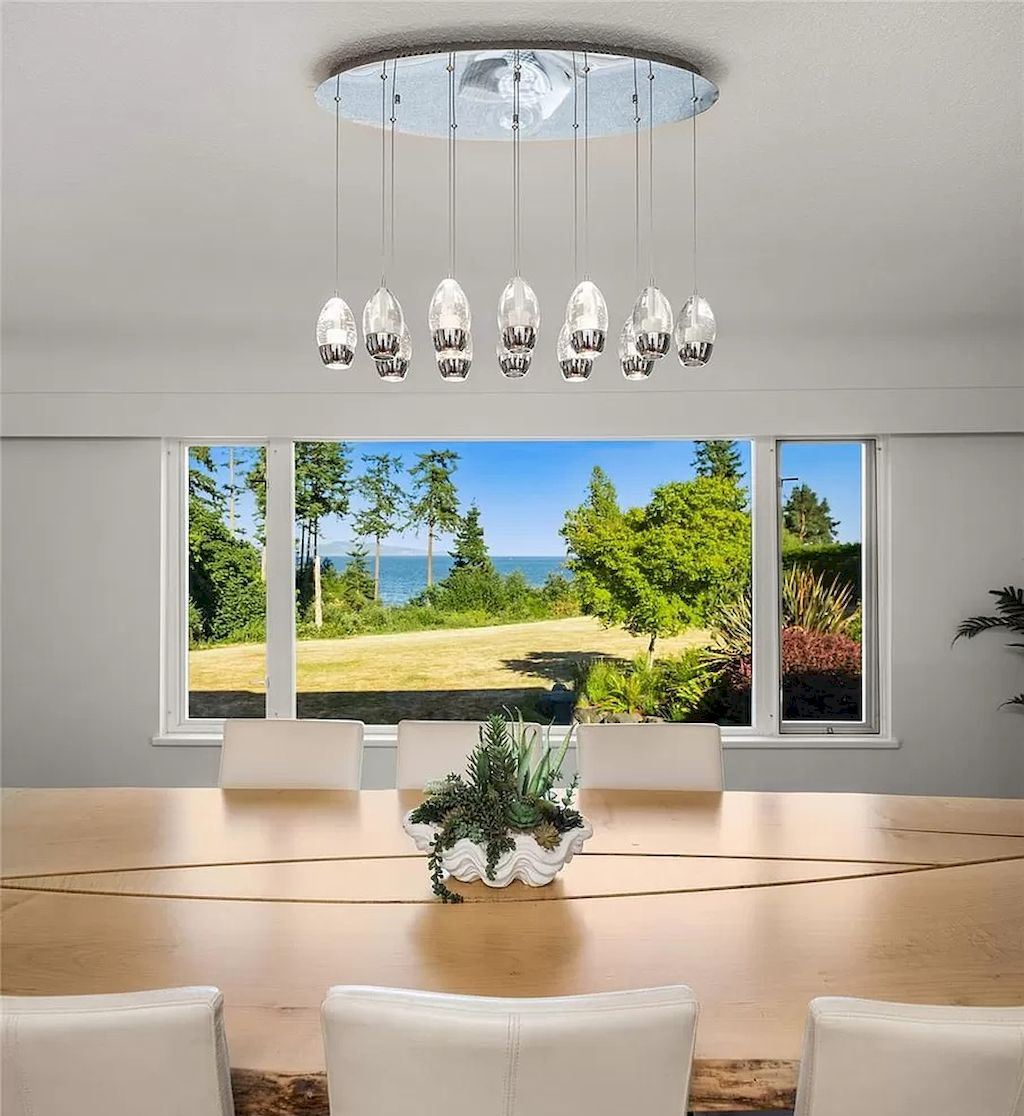 Spectacular-Beachfront-Estate-in-Saanich-with-Breathtaking-Views-Asks-for-C5450000-21-1