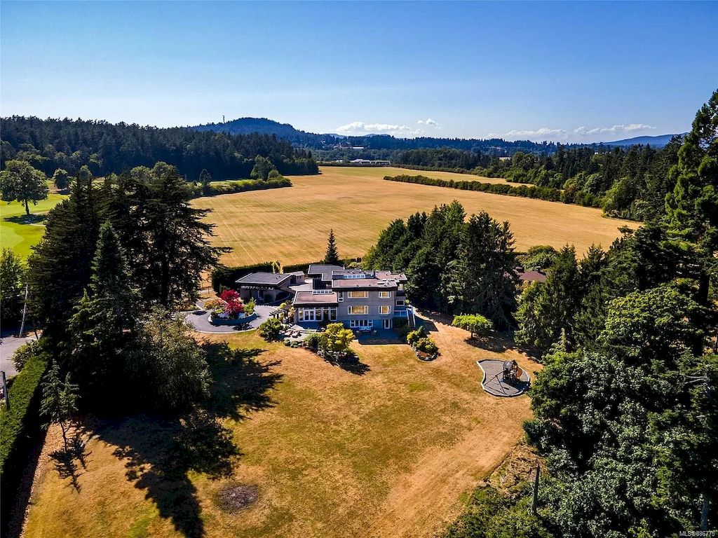 Spectacular-Beachfront-Estate-in-Saanich-with-Breathtaking-Views-Asks-for-C5450000-27