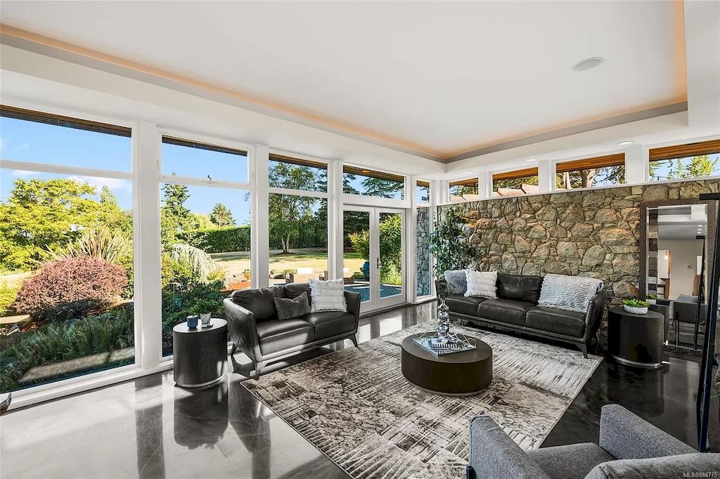 Spectacular-Beachfront-Estate-in-Saanich-with-Breathtaking-Views-Asks-for-C5450000-39