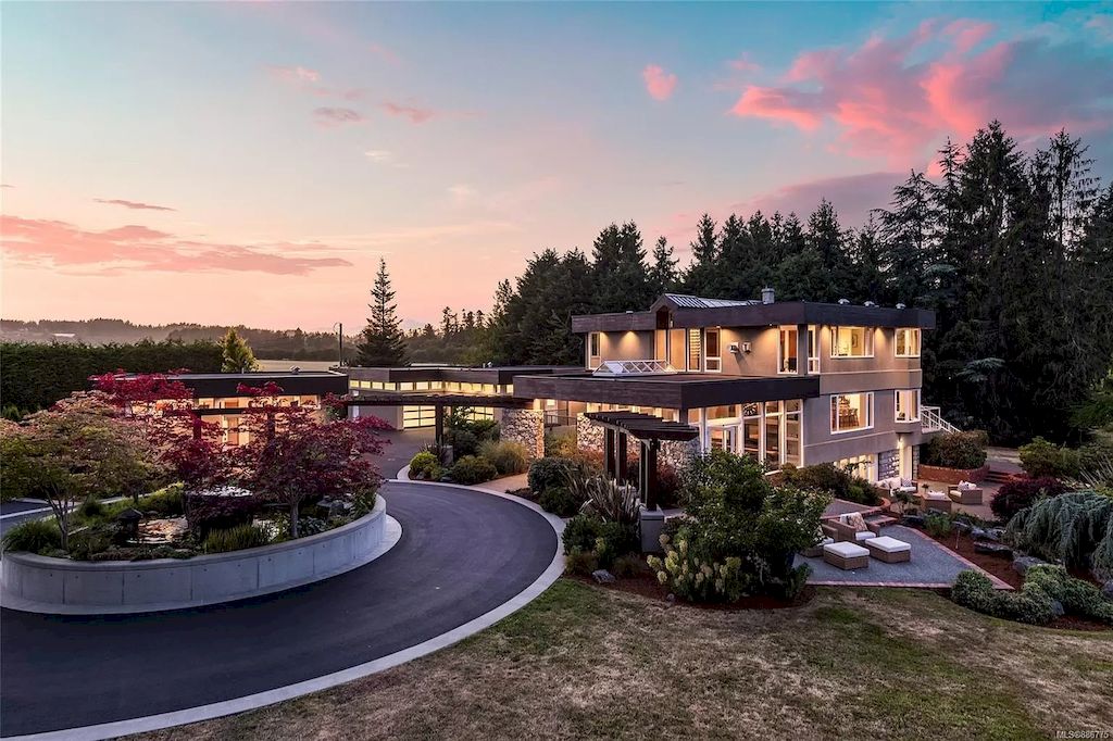 Spectacular-Beachfront-Estate-in-Saanich-with-Breathtaking-Views-Asks-for-C5450000-9