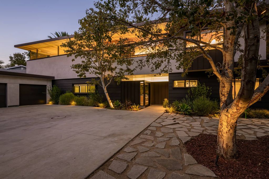 The Brentwood Home is a sustainable property completely congruent with its sublime setting designed by architect Jesse Bornstein, AIA now available for sale. This home located at 2496 Mandeville Canyon Rd, Los Angeles, California