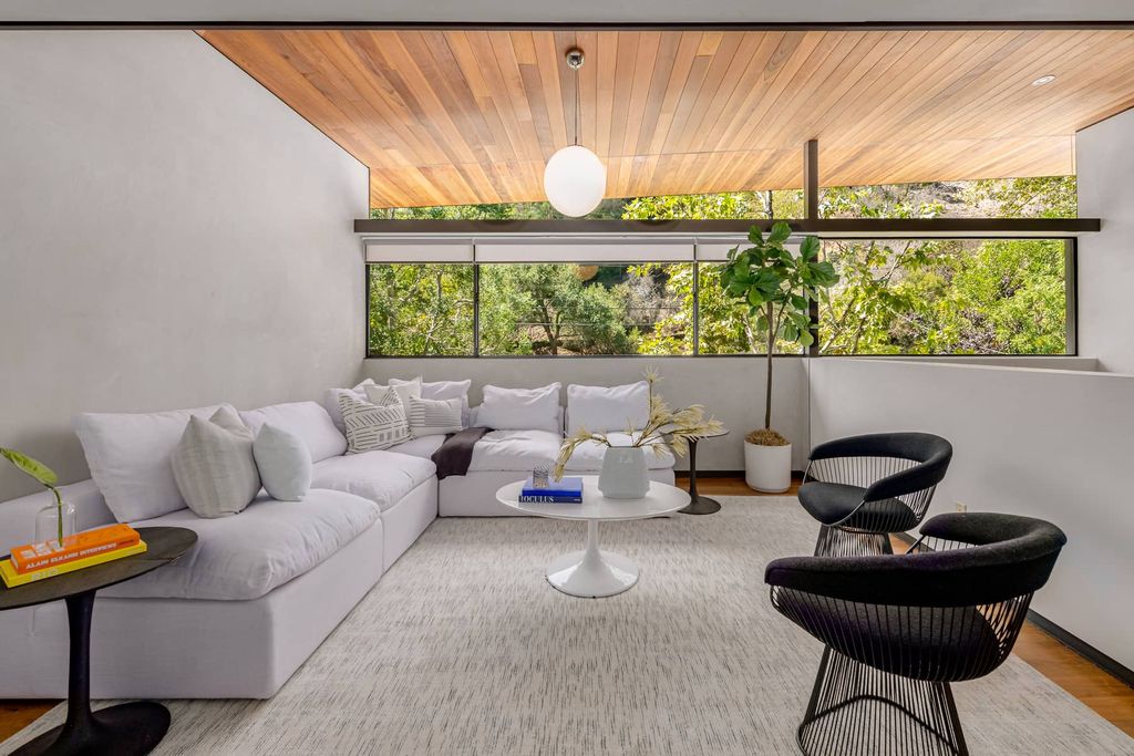 The Brentwood Home is a sustainable property completely congruent with its sublime setting designed by architect Jesse Bornstein, AIA now available for sale. This home located at 2496 Mandeville Canyon Rd, Los Angeles, California