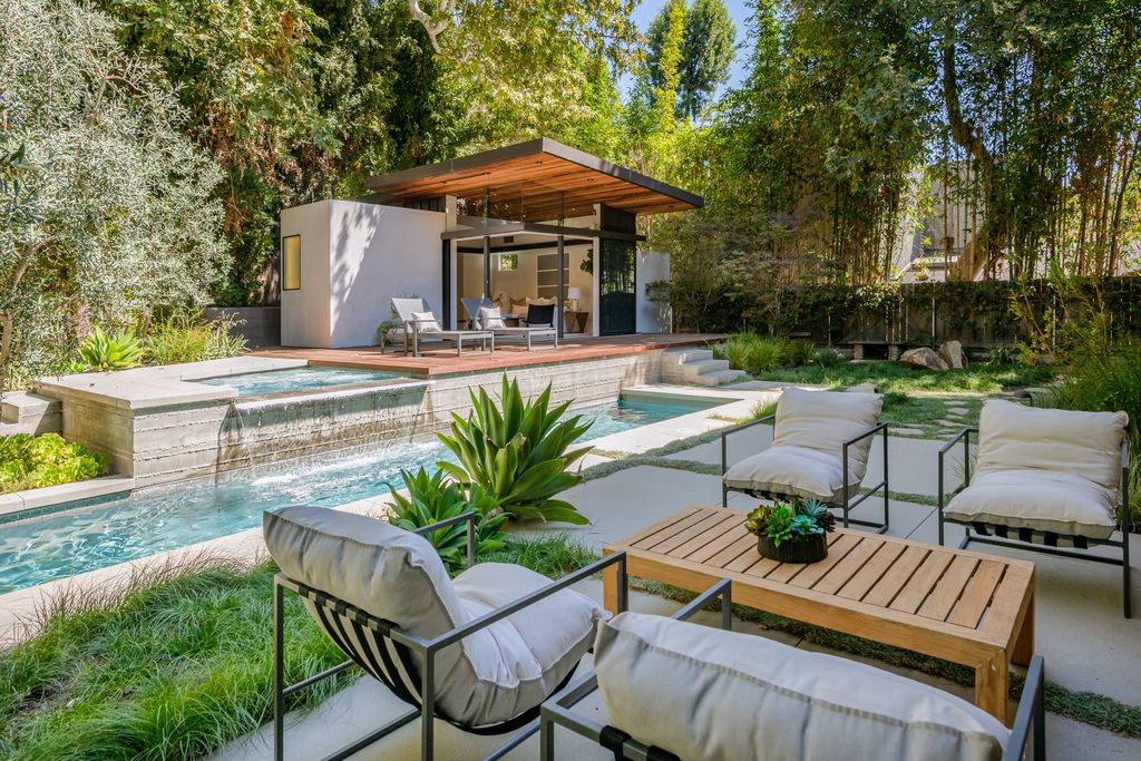 The Brentwood Home is a sustainable property completely congruent with its sublime setting designed by architect Jesse Bornstein, AIA now available for sale. This home located at 2496 Mandeville Canyon Rd, Los Angeles, California