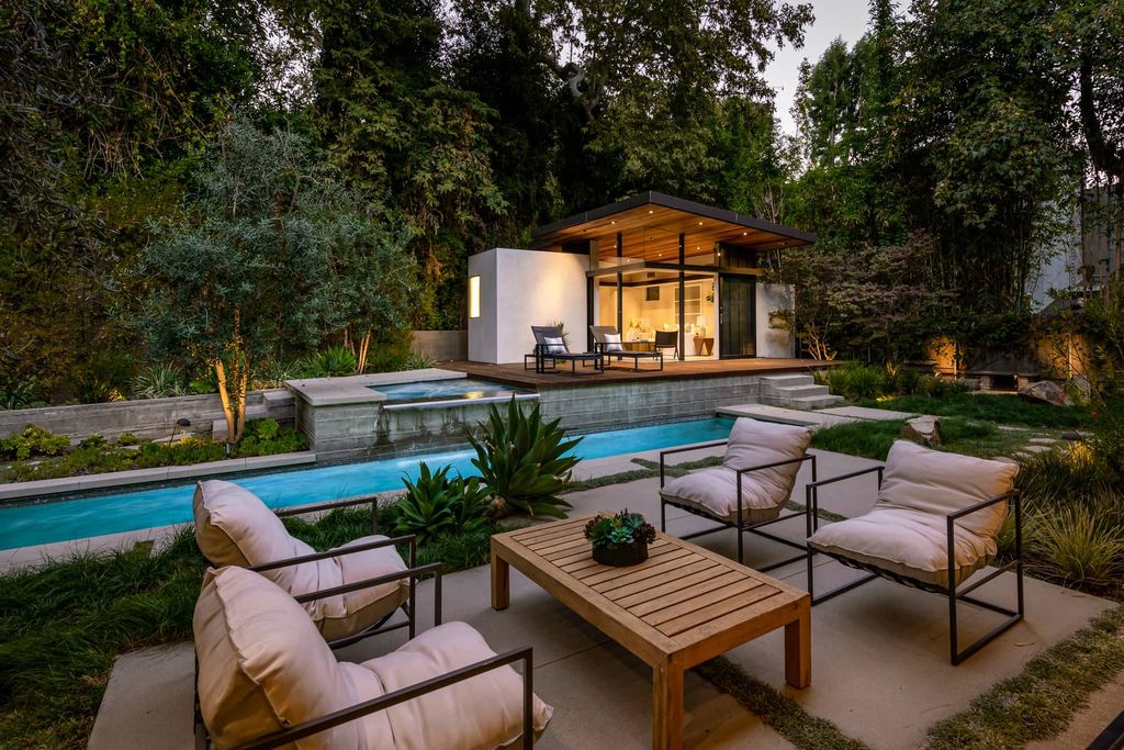 The Brentwood Home is a sustainable property completely congruent with its sublime setting designed by architect Jesse Bornstein, AIA now available for sale. This home located at 2496 Mandeville Canyon Rd, Los Angeles, California