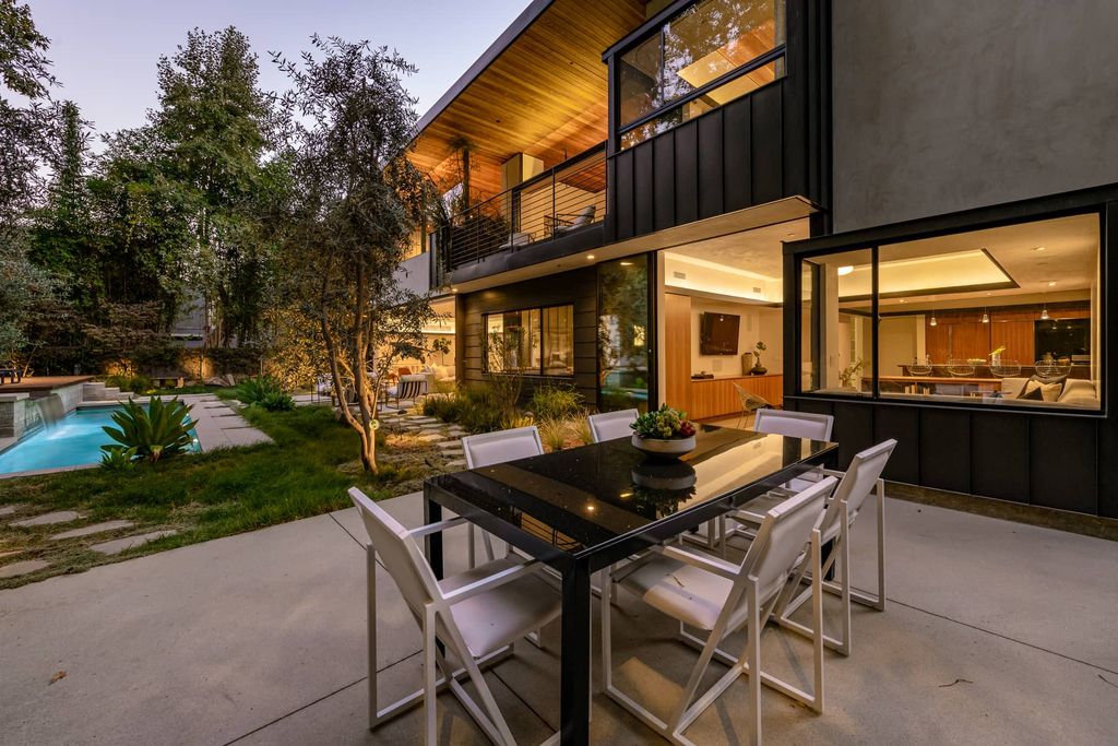 The Brentwood Home is a sustainable property completely congruent with its sublime setting designed by architect Jesse Bornstein, AIA now available for sale. This home located at 2496 Mandeville Canyon Rd, Los Angeles, California