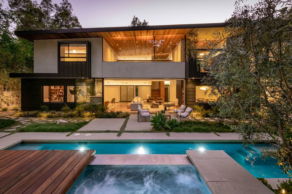 The Brentwood Home is a sustainable property completely congruent with its sublime setting designed by architect Jesse Bornstein, AIA now available for sale. This home located at 2496 Mandeville Canyon Rd, Los Angeles, California