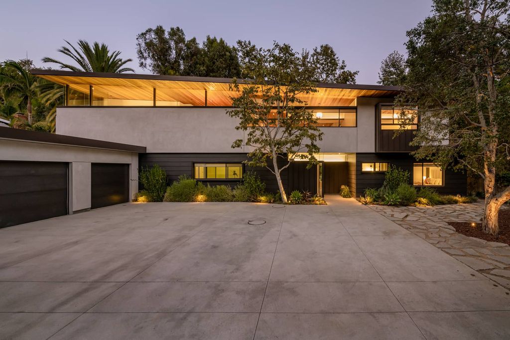 The Brentwood Home is a sustainable property completely congruent with its sublime setting designed by architect Jesse Bornstein, AIA now available for sale. This home located at 2496 Mandeville Canyon Rd, Los Angeles, California