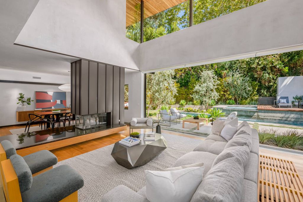 The Brentwood Home is a sustainable property completely congruent with its sublime setting designed by architect Jesse Bornstein, AIA now available for sale. This home located at 2496 Mandeville Canyon Rd, Los Angeles, California