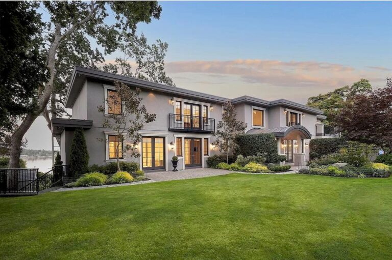 Spectacular Waterfront Property in Oak Bay with Stunning Views Asks for C$7,480,000