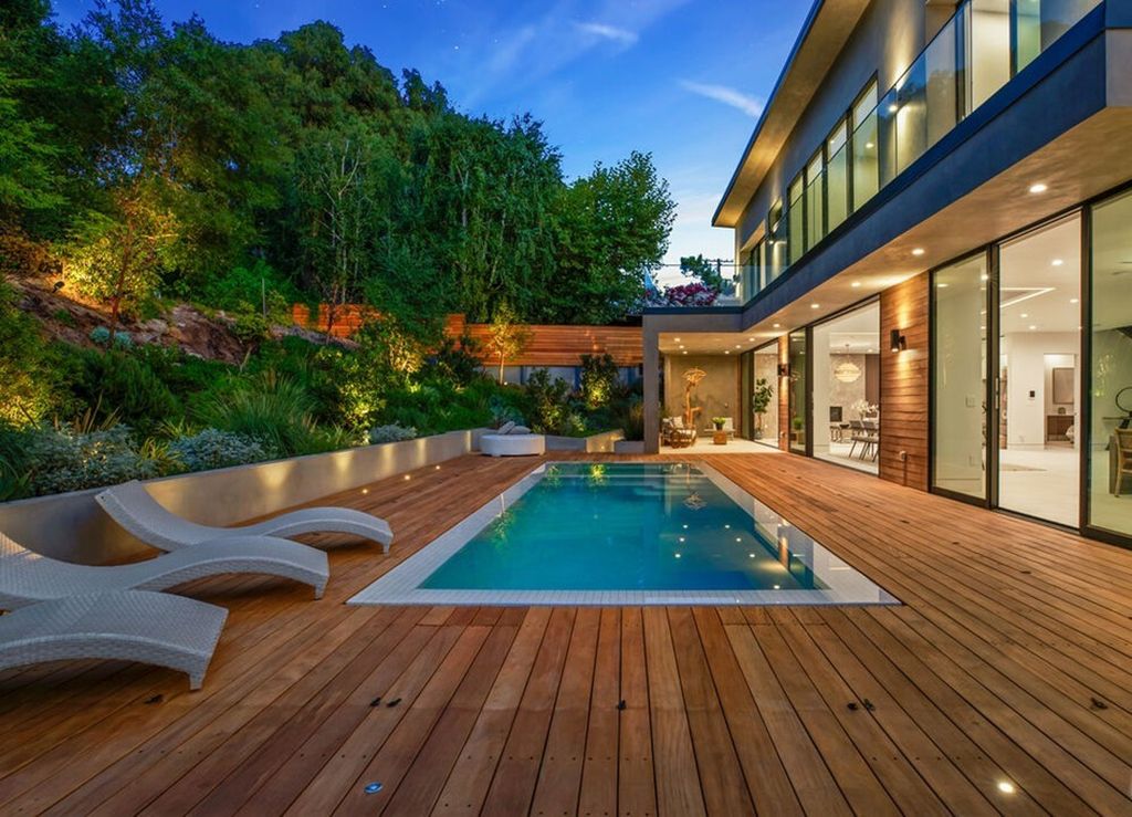 Stunning-Gated-Contemporary-Smart-Home-in-Bel-Air-comes-to-Market-for-5595000-10