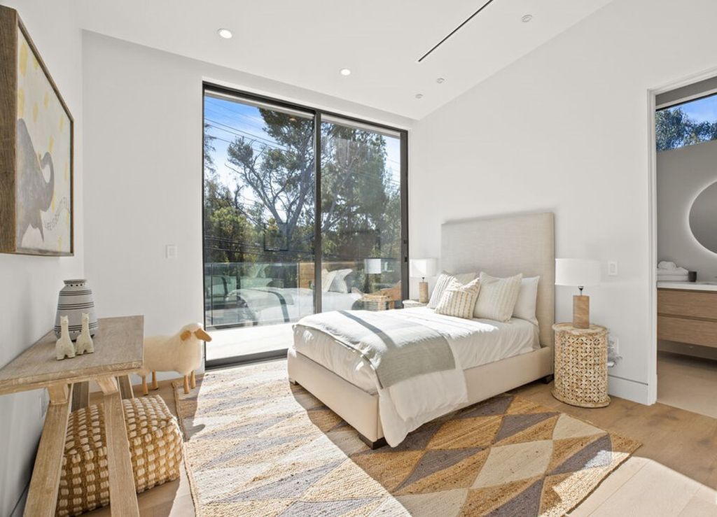 Stunning-Gated-Contemporary-Smart-Home-in-Bel-Air-comes-to-Market-for-5595000-2