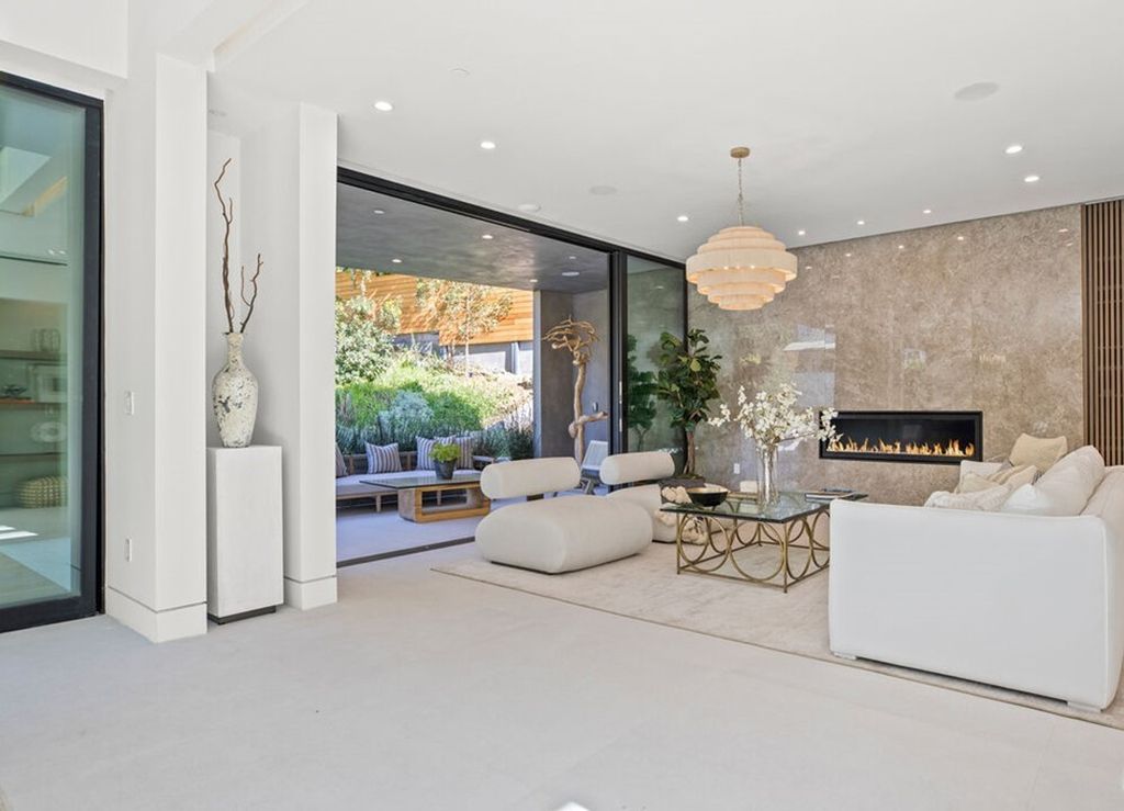 Stunning-Gated-Contemporary-Smart-Home-in-Bel-Air-comes-to-Market-for-5595000-4