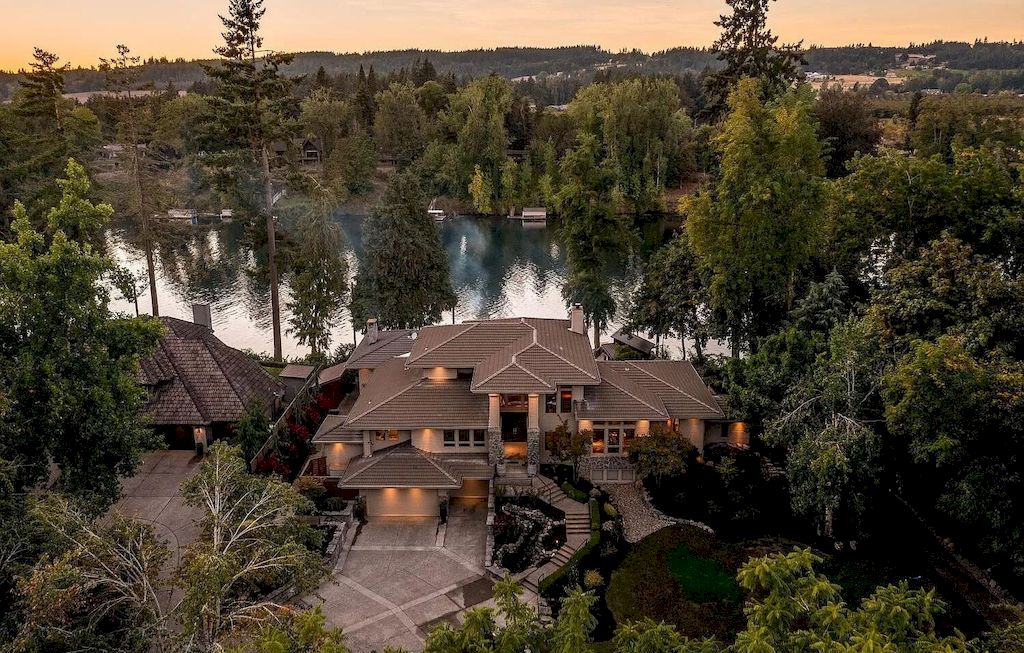 The Stunning River House in Oregon is a amazing property now available for sale. This home located at 23591 Butte Ln NE, Aurora, Orego