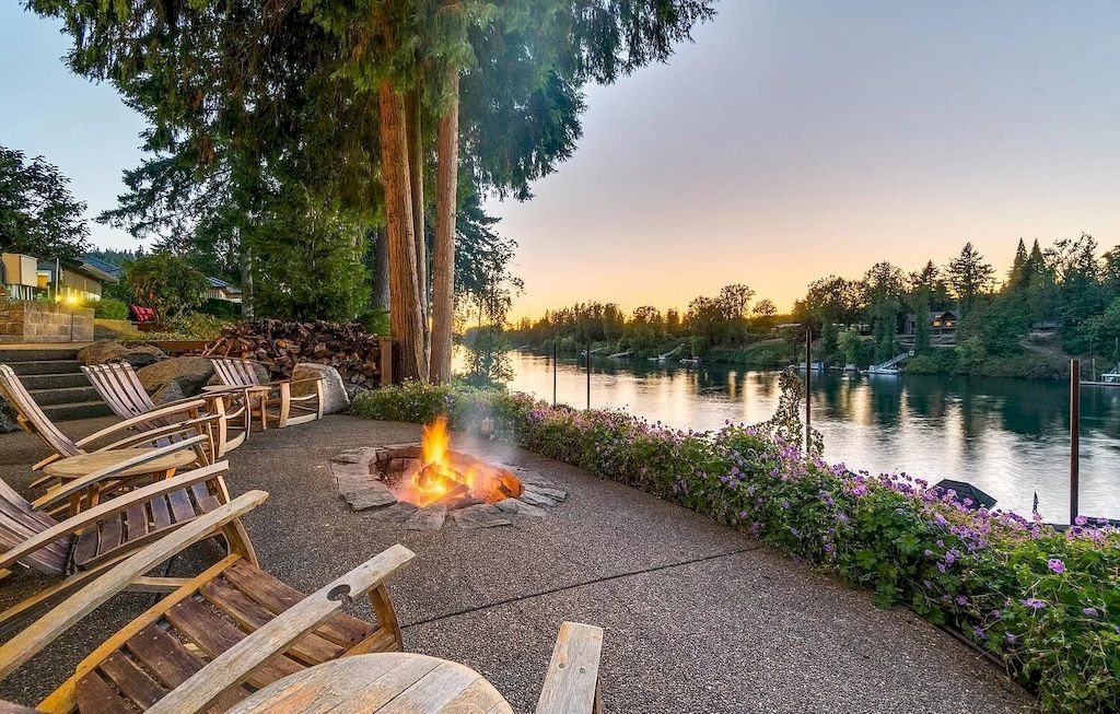 Stunning-River-House-in-Oregon-Designed-with-a-Vacation-like-Feel-Priced-at-4500000-13
