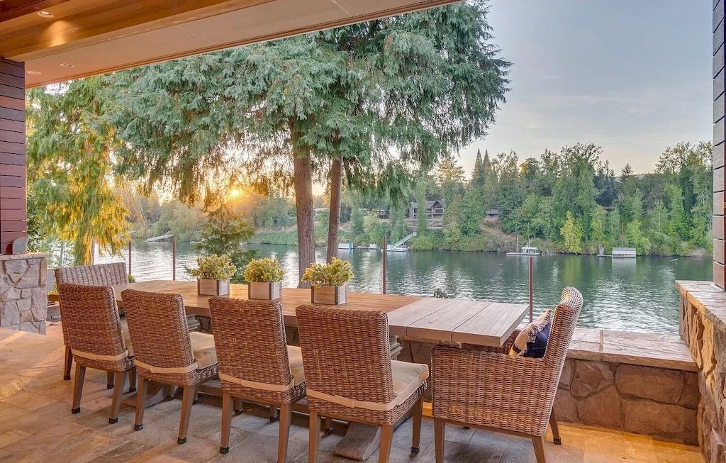 The Stunning River House in Oregon is a amazing property now available for sale. This home located at 23591 Butte Ln NE, Aurora, Orego
