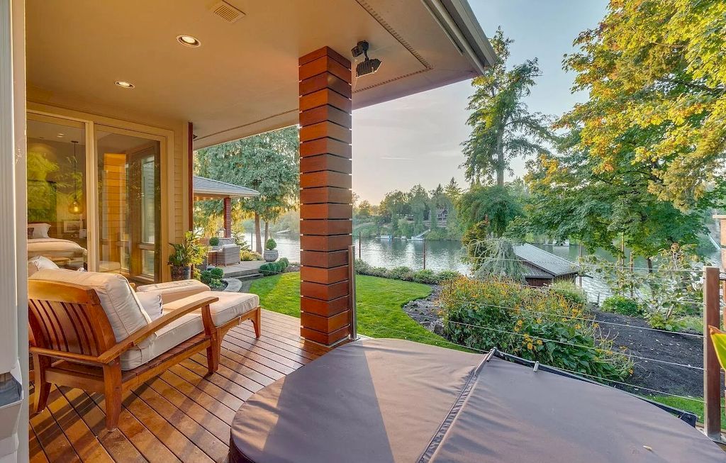 Stunning-River-House-in-Oregon-Designed-with-a-Vacation-like-Feel-Priced-at-4500000-17
