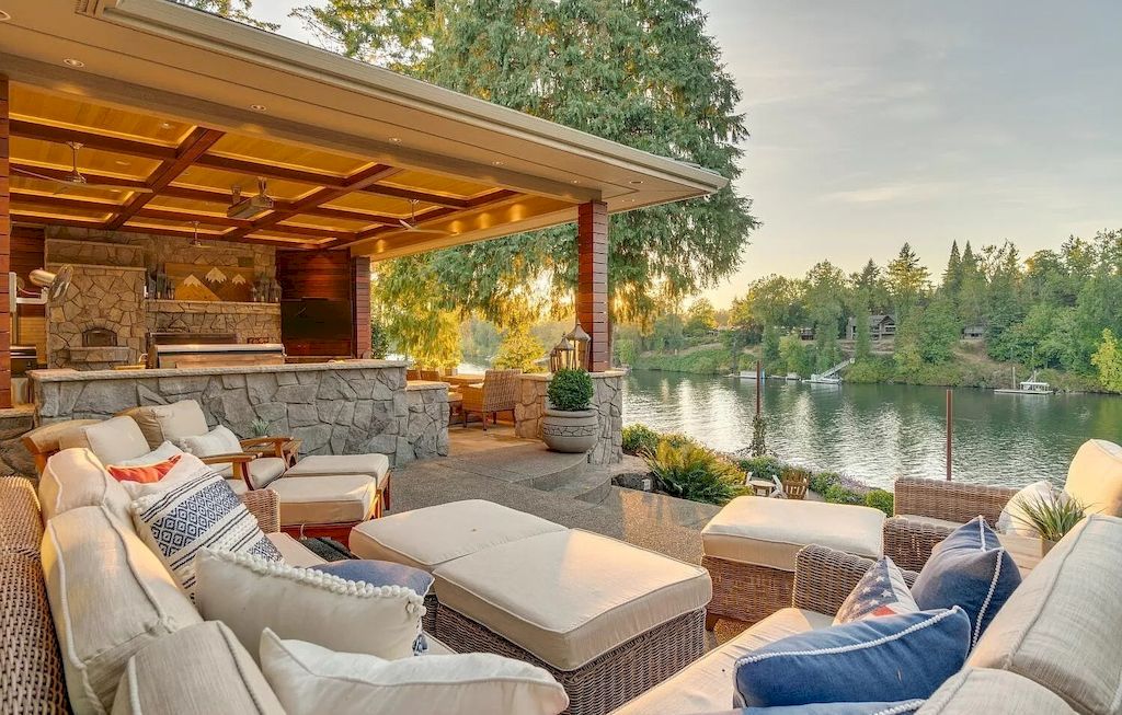 Stunning-River-House-in-Oregon-Designed-with-a-Vacation-like-Feel-Priced-at-4500000-22