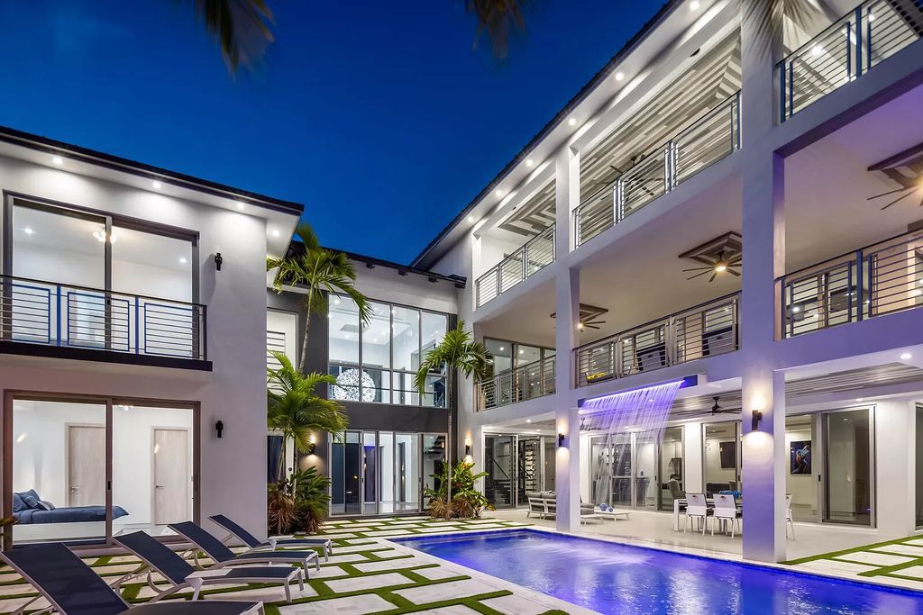 Stunning-Waterfront-Home-in-Florida-with-Breathtaking-Views-of-the-Sunset-Asking-for-9800000-1