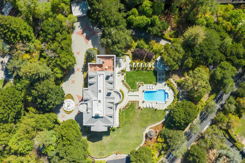The-Historic-Mansion-Western-White-House-in-Hillsborough-comes-to-Market-at-25000000-32