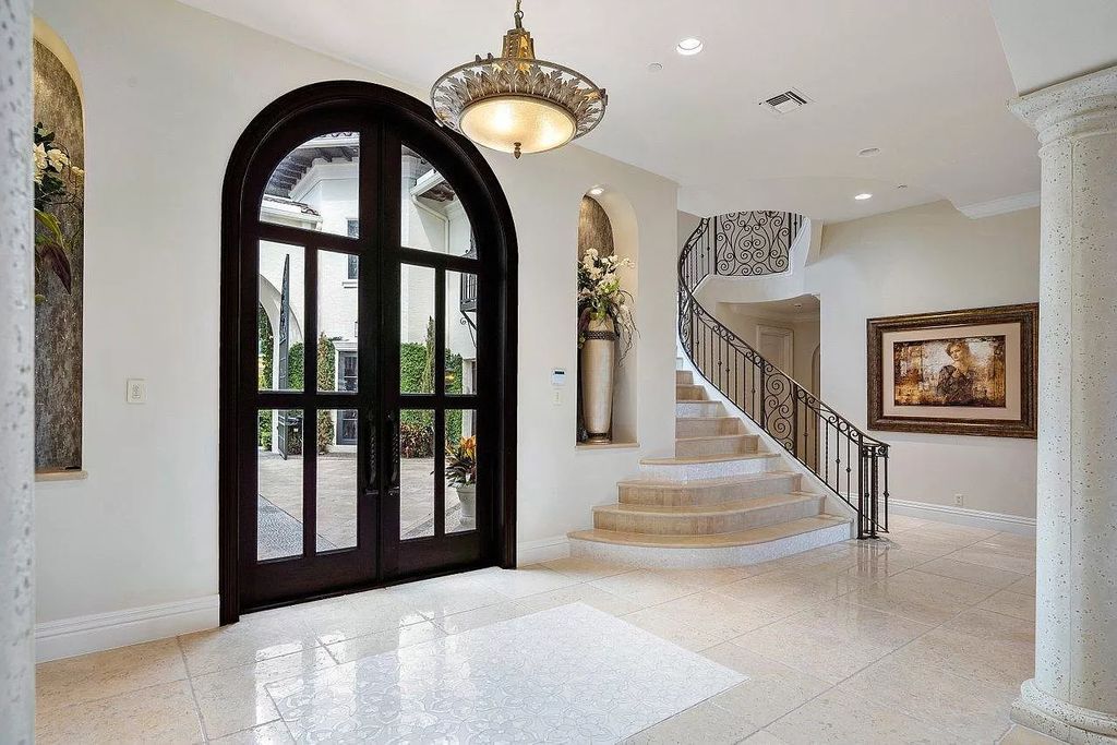 This-14950000-Premium-Mansion-set-on-the-best-location-in-Boca-Raton-has-just-been-updated-21