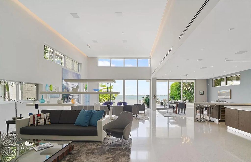 The Venetian Home is a beautiful masterpiece in the highly coveted Venetian Islands with 360 degree views of the Miami skyline now available for sale. This home located at 1379 N Venetian Way, Miami Beach, Florida