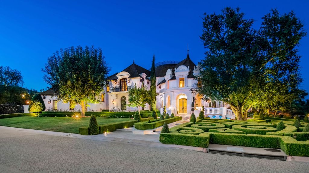 This-32000000-Classic-French-Chateau-in-Calabasas-is-A-World-of-Luxury-and-Quality-2