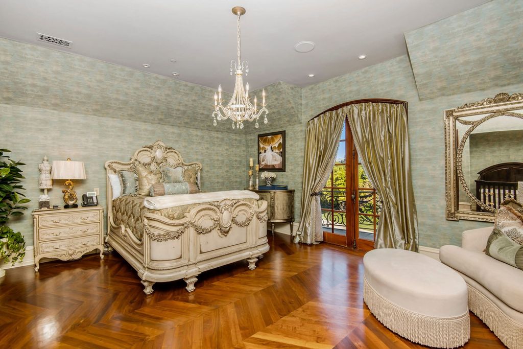 This-32000000-Classic-French-Chateau-in-Calabasas-is-A-World-of-Luxury-and-Quality-20