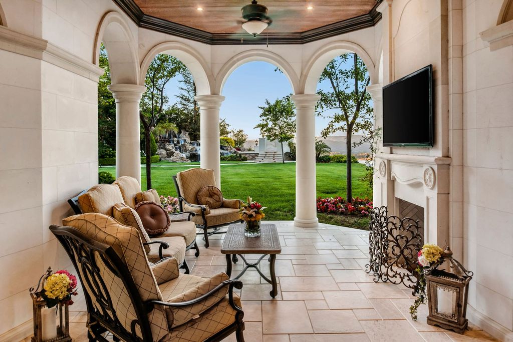 This-32000000-Classic-French-Chateau-in-Calabasas-is-A-World-of-Luxury-and-Quality-29
