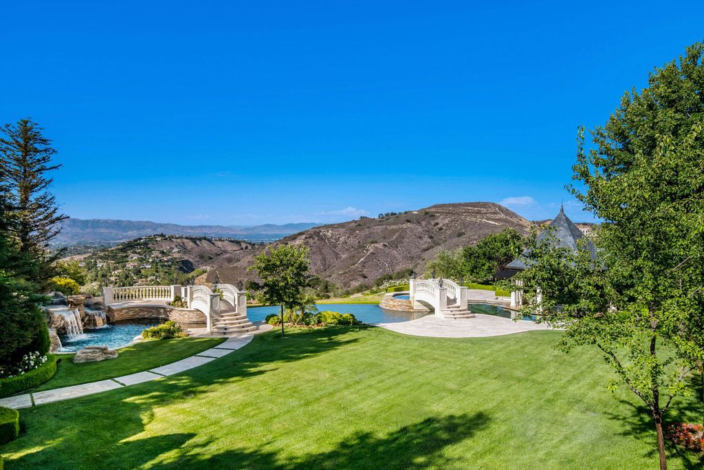 This-32000000-Classic-French-Chateau-in-Calabasas-is-A-World-of-Luxury-and-Quality-31