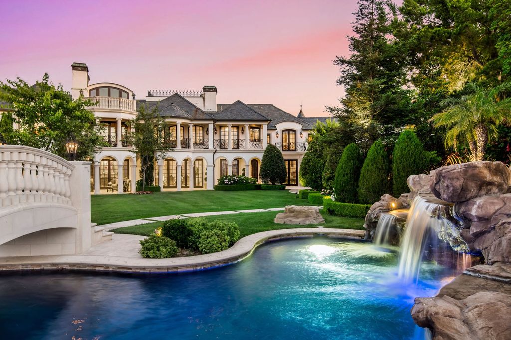 This-32000000-Classic-French-Chateau-in-Calabasas-is-A-World-of-Luxury-and-Quality-32