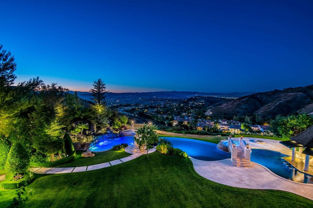 This-32000000-Classic-French-Chateau-in-Calabasas-is-A-World-of-Luxury-and-Quality-34