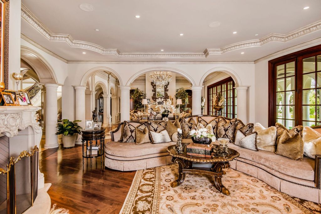 This-32000000-Classic-French-Chateau-in-Calabasas-is-A-World-of-Luxury-and-Quality-8