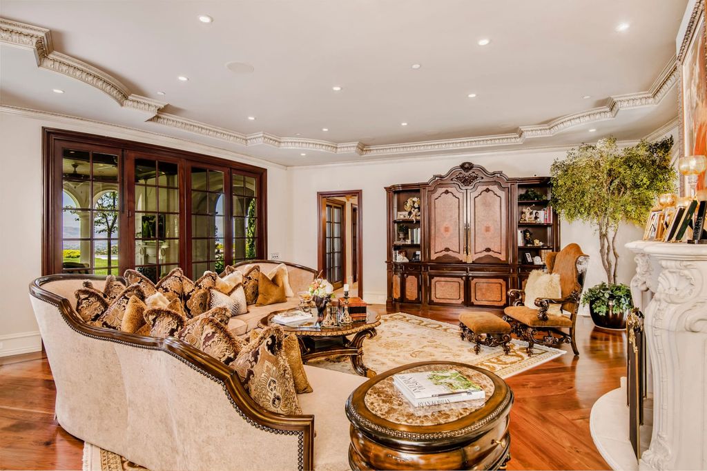 This-32000000-Classic-French-Chateau-in-Calabasas-is-A-World-of-Luxury-and-Quality-9