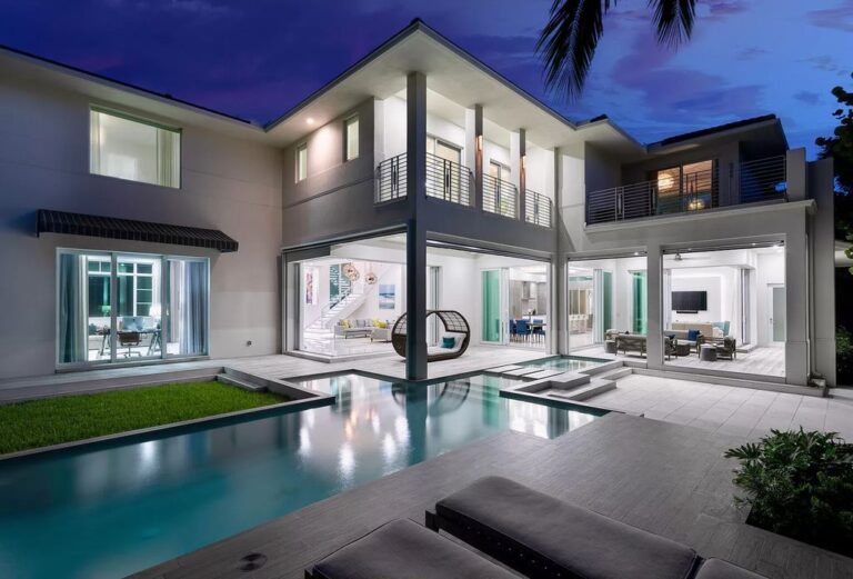 This $6,995,000 Delray Beach Home offers Seamless Indoor Outdoor Living and Entertaining