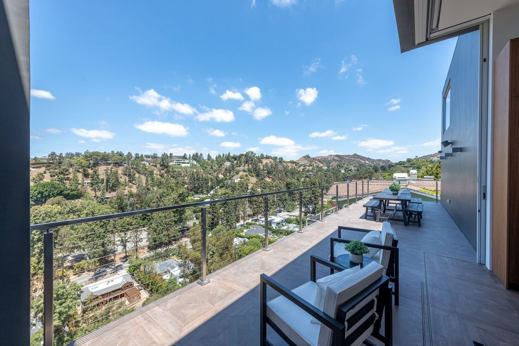 The Home in Beverly Hills is a property extremely light and bright using the best materials reimagined by Harrison Design now available for sale. This home located at 9400 Readcrest Dr, Beverly Hills, California