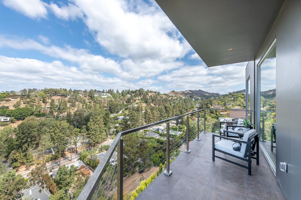 The Home in Beverly Hills is a property extremely light and bright using the best materials reimagined by Harrison Design now available for sale. This home located at 9400 Readcrest Dr, Beverly Hills, California