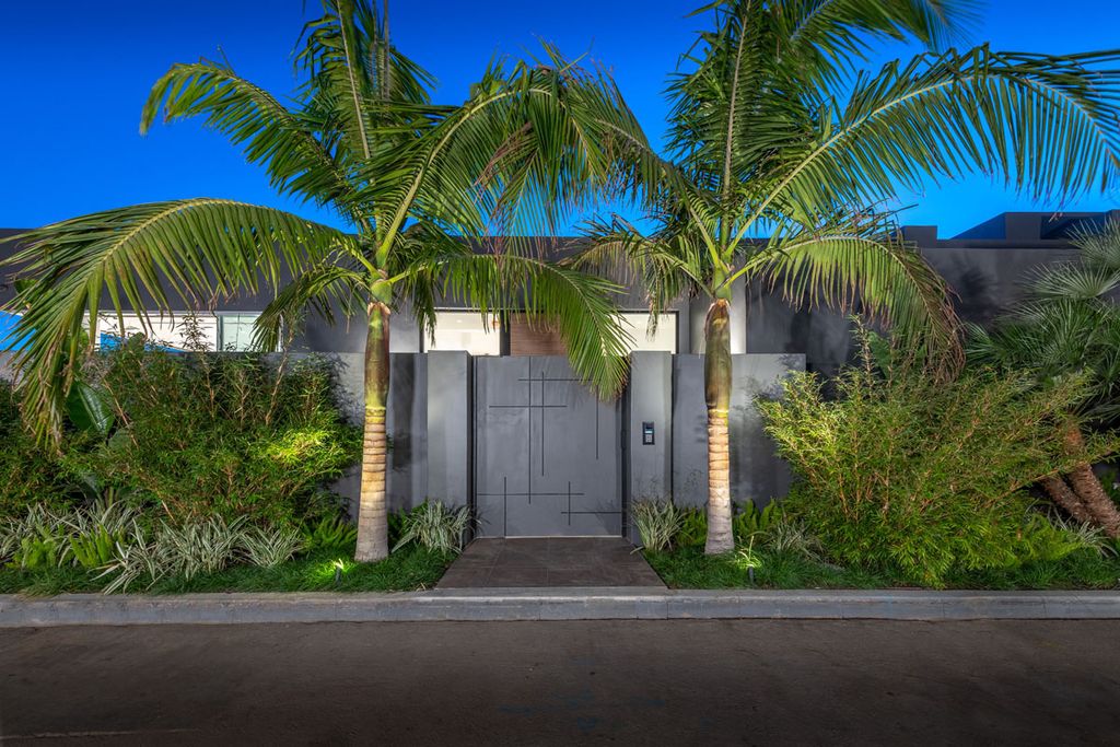 The Home in Beverly Hills is a property extremely light and bright using the best materials reimagined by Harrison Design now available for sale. This home located at 9400 Readcrest Dr, Beverly Hills, California