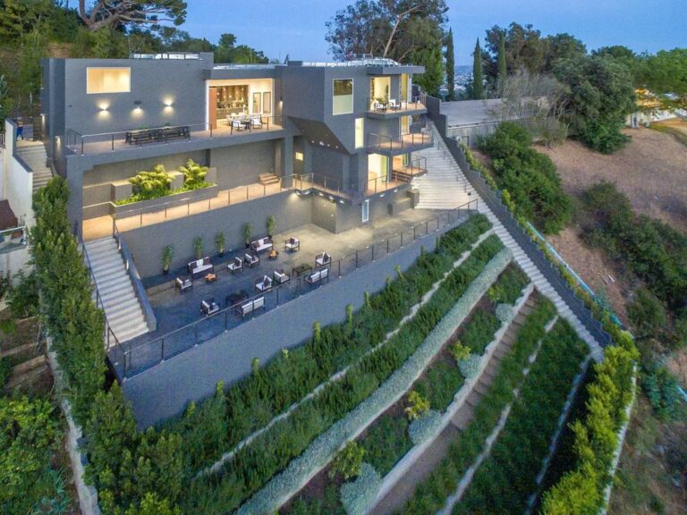 This $8,750,000 Architectural Home in Beverly Hills comes with Fabulous Views and Privacy