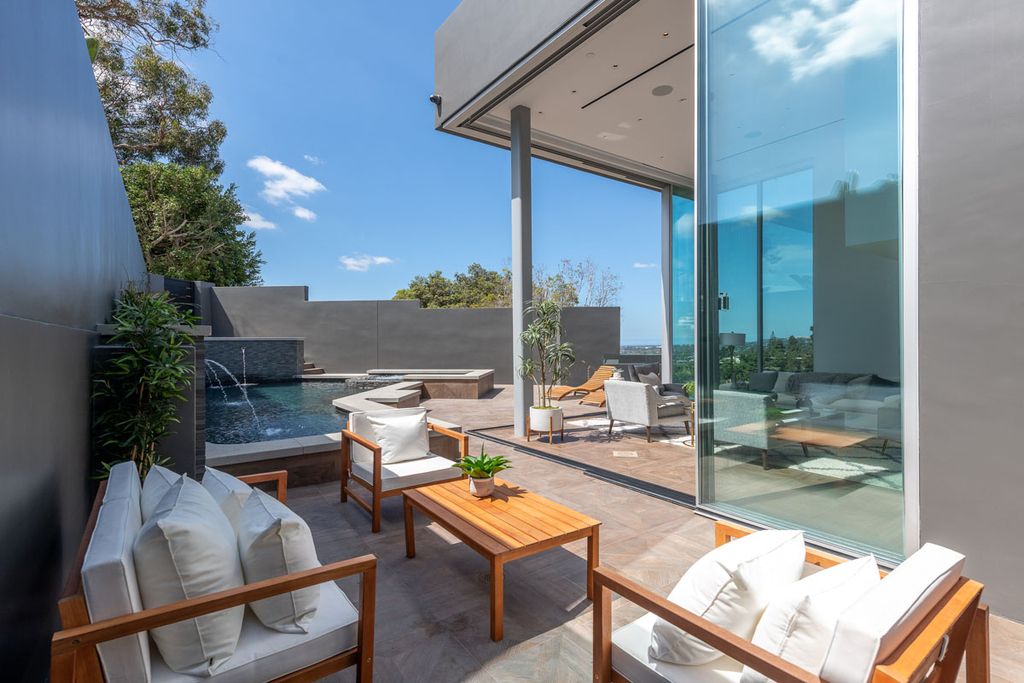 The Home in Beverly Hills is a property extremely light and bright using the best materials reimagined by Harrison Design now available for sale. This home located at 9400 Readcrest Dr, Beverly Hills, California