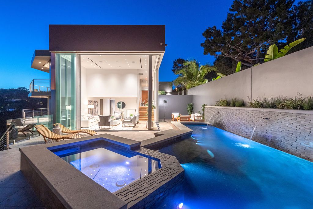 The Home in Beverly Hills is a property extremely light and bright using the best materials reimagined by Harrison Design now available for sale. This home located at 9400 Readcrest Dr, Beverly Hills, California