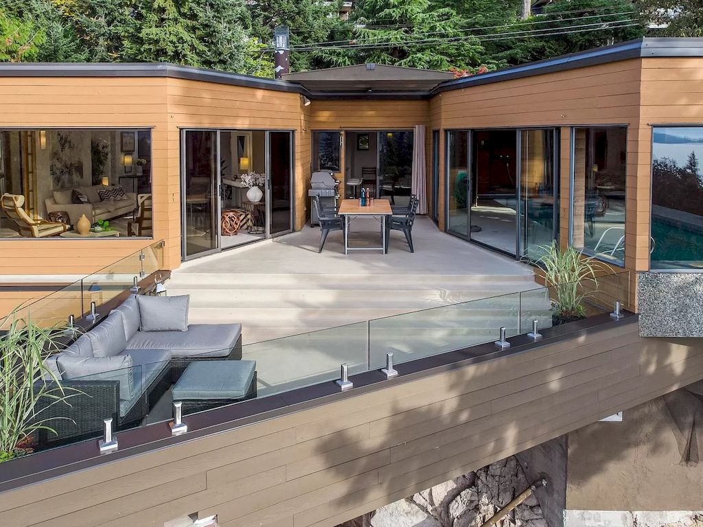 This-C3268000-Amazing-House-in-West-Vancouver-Built-in-a-Dramatic-Landscape-16