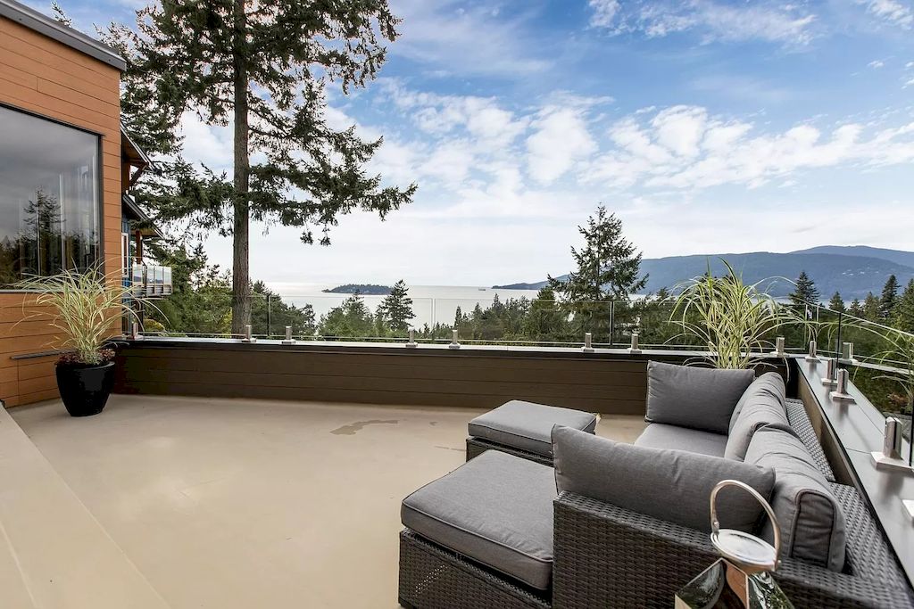 This-C3268000-Amazing-House-in-West-Vancouver-Built-in-a-Dramatic-Landscape-26