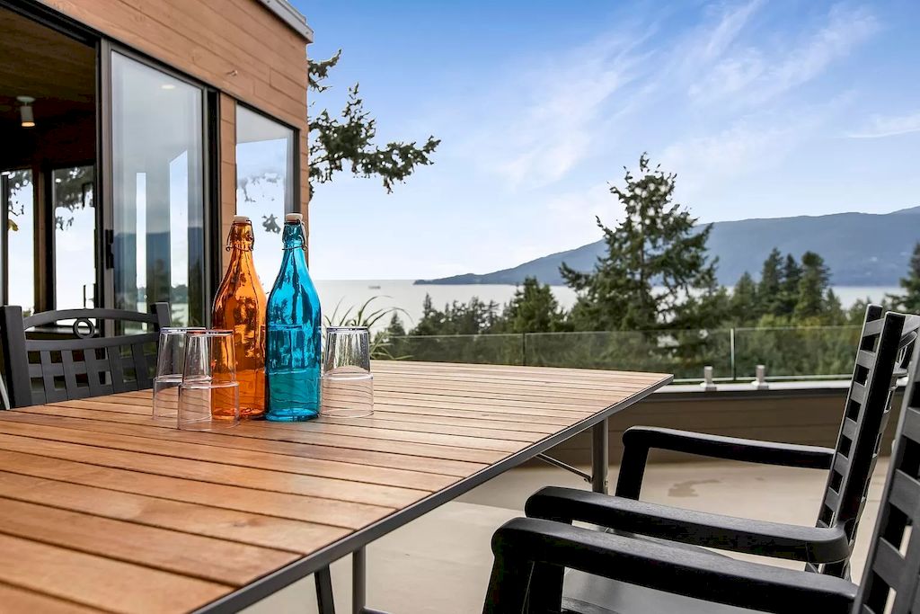 This-C3268000-Amazing-House-in-West-Vancouver-Built-in-a-Dramatic-Landscape-9
