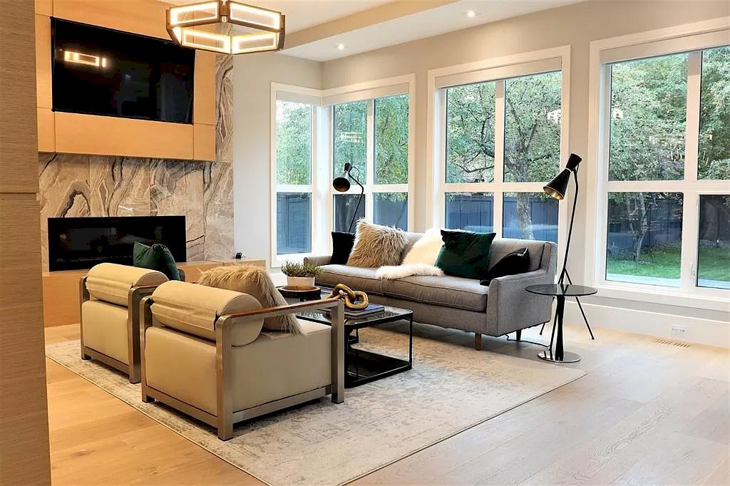 With a minimalist and warm aesthetic, most young people cannot refuse. A floor light with an artistic and modern design, positioned next to the grey couch, has created a wonderful private space. Under the golden light, all of the furniture becomes warm and inviting. With colorful pillows, you may add a touch of intimacy and bustle.