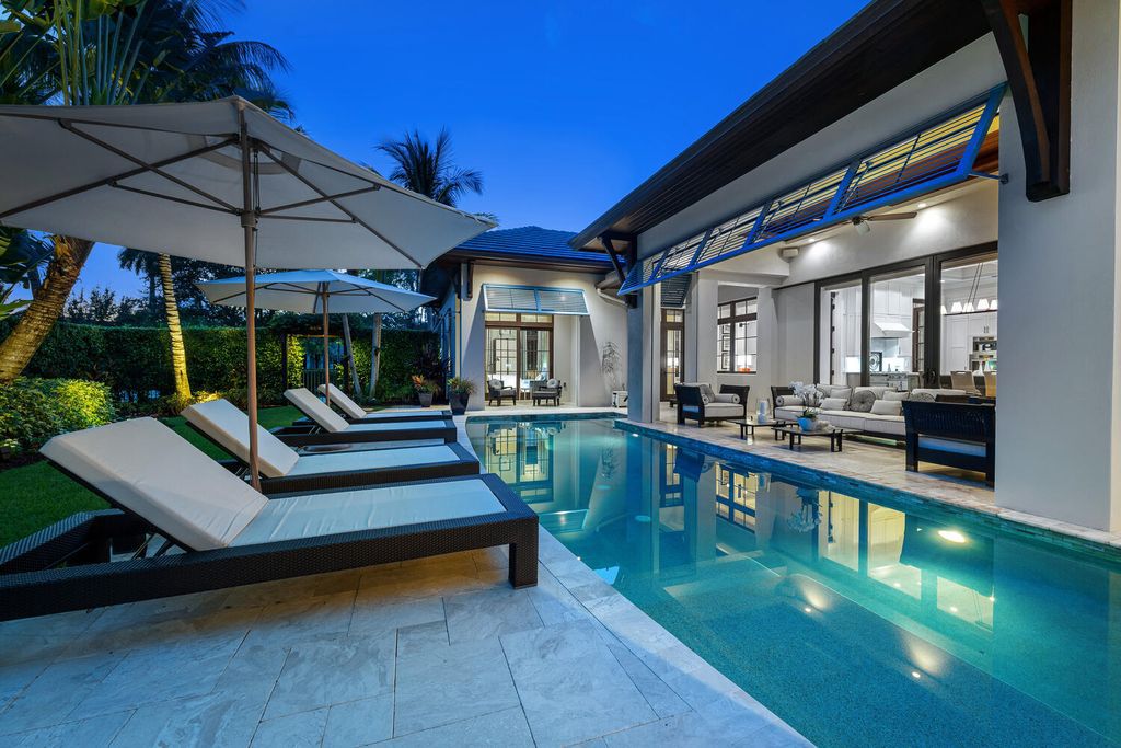 This-Exquisite-6300000-Home-in-Naples-offers-The-Latest-in-Smart-Home-Technology-22