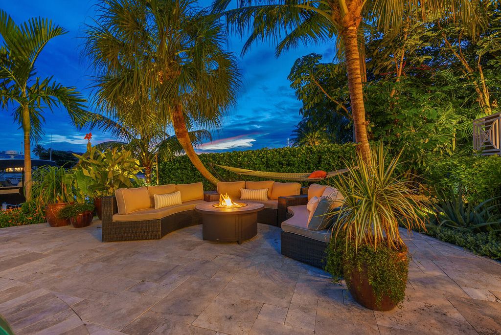 The Home in Sarasota located on the north end of Siesta Key and nestled among lush tropical landscaping with resort style pool now available for sale. This home located at 880 Siesta Dr, Sarasota, Florida