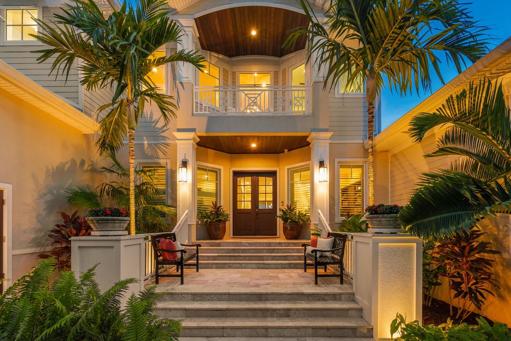 This-Fabulous-6400000-Bayfront-Home-in-Sarasota-has-Lush-Tropical-Landscaping-3