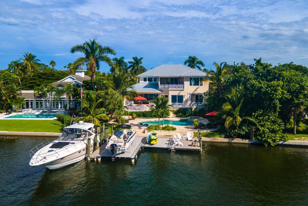 The Home in Sarasota located on the north end of Siesta Key and nestled among lush tropical landscaping with resort style pool now available for sale. This home located at 880 Siesta Dr, Sarasota, Florida