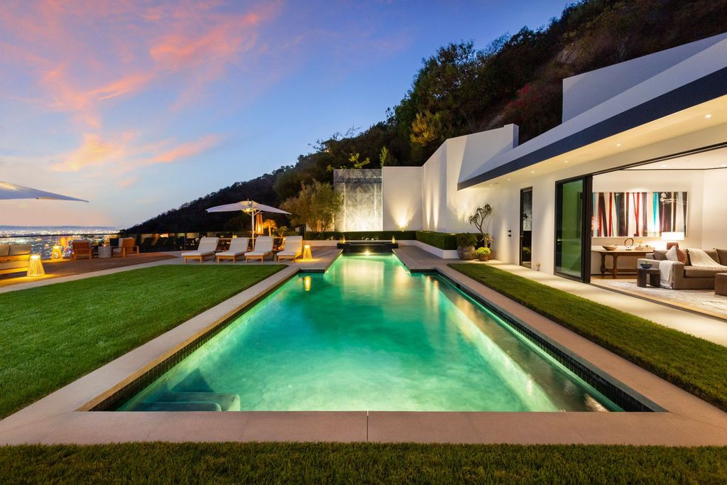 The Los Angeles Home is a contemporary masterpiece is one of the greatest architectural gems in the Bird Streets now available for sale. This home located at 1877 Rising Glen Rd, Los Angeles, California