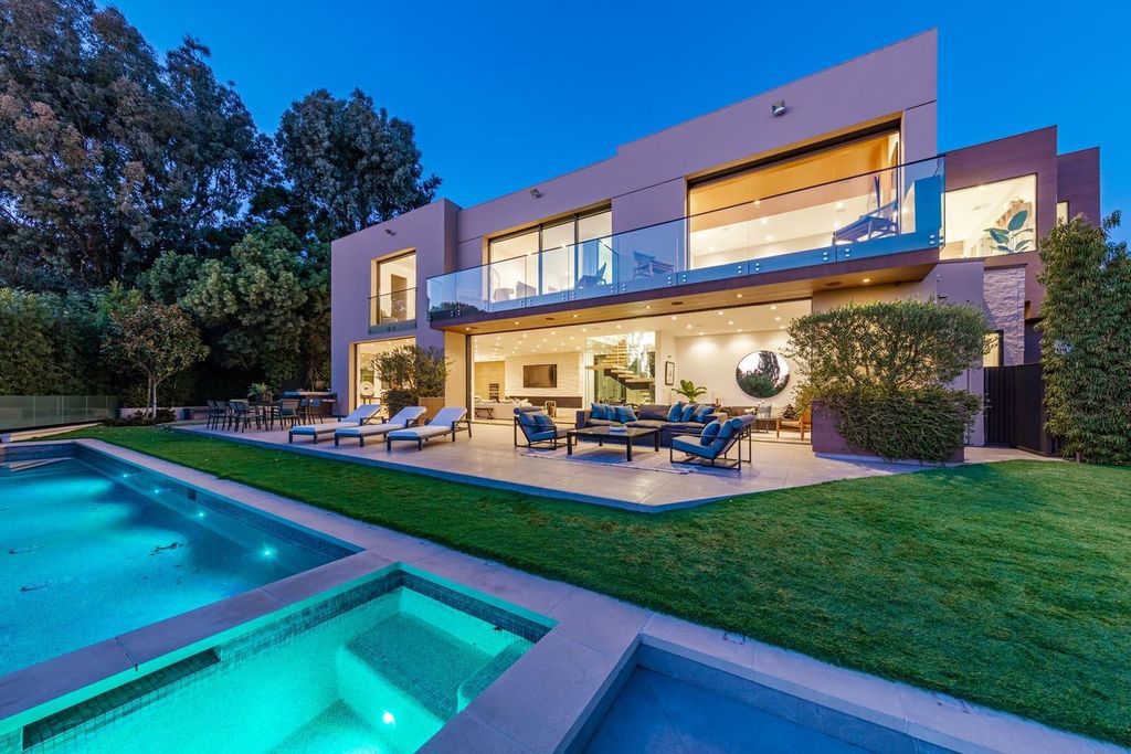 This-Stunning-10950000-Los-Angeles-Home-is-the-Epitome-of-California-indoor-outdoor-Living-18